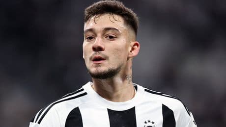 Trabzonspor, Beşiktaşlı Muçi’nin transferini KAP’a bildirdi!