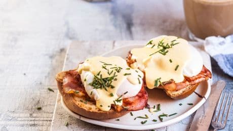 Frühstück: So gelingen Ihnen besonders gute Eggs Benedict