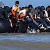 Meer dan 350 migranten staken vrijdag Kanaal over, net na Frans-Britse migratiedeal