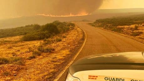 Evacuadas 75 personas del campamento de Doney y cuatro localidades sanabresas por el avance del incendio