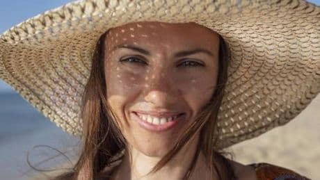 Preparare la pelle al sole, ecco cosa fare per un'abbronzatura sana