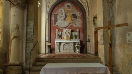 Statues brisées, affiches déchirées : deux églises saccagées en Seine-Saint-Denis