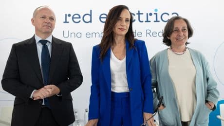 Beatriz Corredor exime a REE de cualquier responsabilidad en el apagón y señala directamente a las eléctricas
