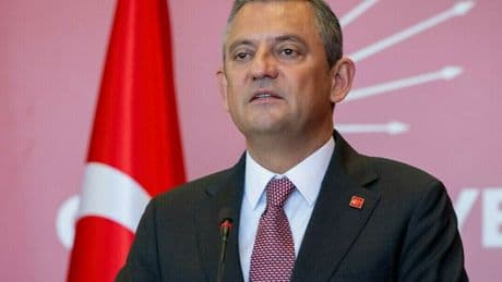 Özgür Özel: "Hakan Fidan CHP'nin kurumsal kimliğinden özür dilemelidir"