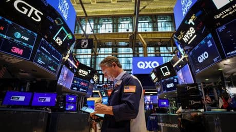 El S&P 500 pone en peligro su mejor racha desde 2004: Wall Street cae en el inicio de la semana de la Fed