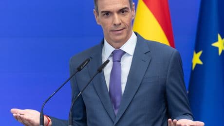 Sánchez y Feijóo ofrecen la cara  y la cruz de España