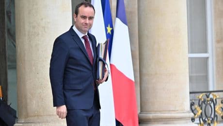 « La pente naturelle de Macron, c’est le confort » : en nommant Sébastien Lecornu, le président reprend la main sur Matignon