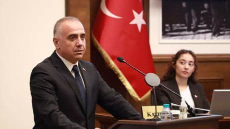 Görevden alınan Hasan Akgün'ün yerine seçilen Ahmet Şahin de görevden uzaklaştırıldı