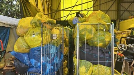 Collecte de vêtements: la hausse de la contribution des marques officiellement revalorisée