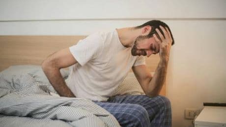 Stanchezza al risveglio: ecco quali sono le cause (e perché l'alimentazione incide)