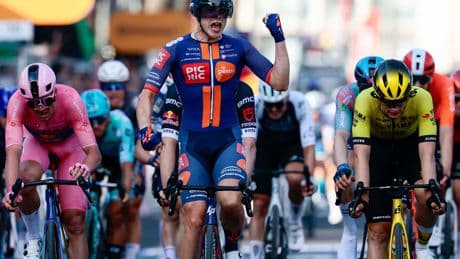 'Sorpasso' del inesperado Van Uden en el regreso a casa del Giro de Italia