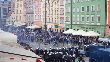 Conference League: Ausschreitungen in Breslau! Hunderte Einsatzkräfte vor Ort