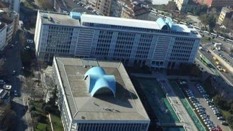 İBB'ye yönelik yolsuzluk soruşturmalarında tutuklananların yakınlarından basın açıklaması