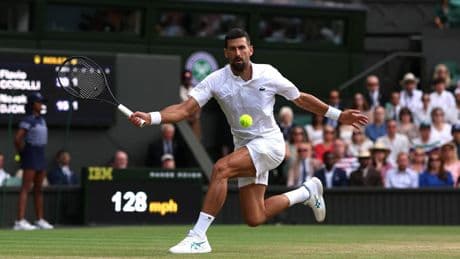 Djokovic pone Londres a sus pies en una gran remontada ante Cobolli y se cita con Sinner en la semifinal de Wimbledon