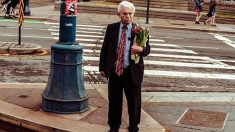 Come conquistarla a 60 anni: cinque regole per piacerle subito