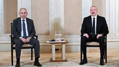Aliyev ve Paşinyan, Abu Dabi'de barış için bir araya geldi