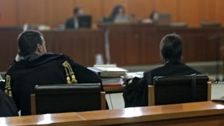 Figlia 28enne guadagna più del padre, stop all'assegno di mantenimento. «I suoi bisogni sono pienamente soddisfatti»