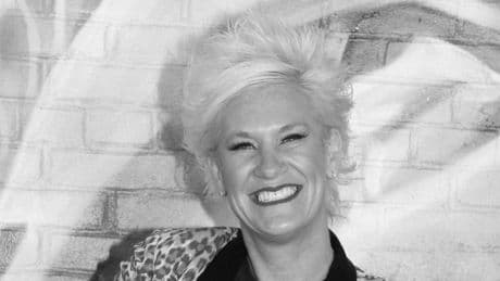 Anne Burrell: Beliebte TV-Köchin stirbt mit 55 Jahren