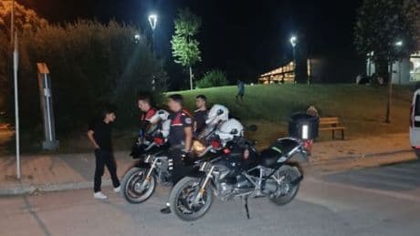 14 yaşındaki çocuk parkta bıçaklandı