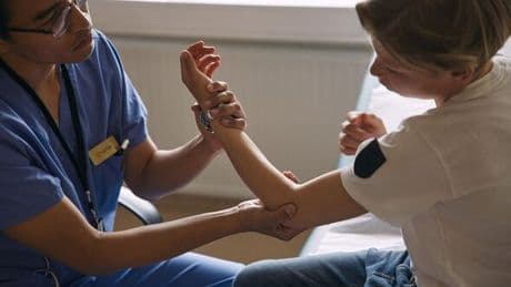Cardiologist says elbow pain could be sign of 'catastrophic' health issue