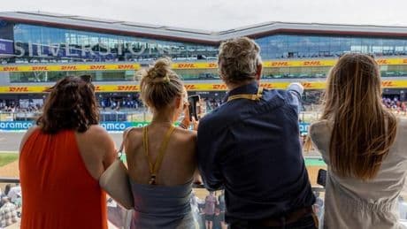Silverstone ha cambiado: chalets en las curvas, un hotel en recta o comida con el chef Gordon Ramsey en el pit lane