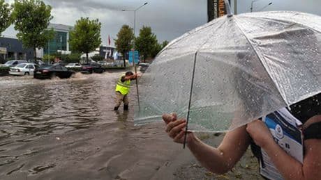 Gök gürültülü sağanak devam edecek... Meteoroloji'den 4 il için 'sarı' kodlu alarm! İşte o şehirler