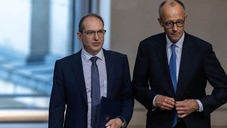 20 Stunden nach seiner Vereidigung - Dobrindt ordnet an: Asyl-Stopp an allen Grenzen