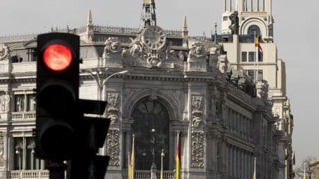 ¿Nos estamos pasando de ahorradores? Por qué llenar la hucha puede poner en riesgo el crecimiento de la economía