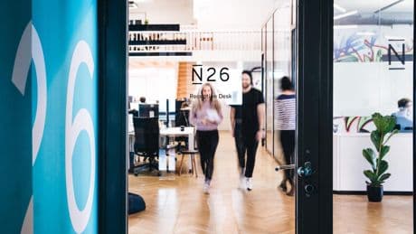 El banco online N26 lanza una operadora de telefonía móvil en Alemania y estudia ampliar su oferta a España