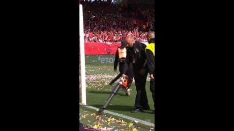 Mitten im Spiel - Bundesliga-Choreo endet in Unterbrechung