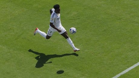 El dilema de Florentino y Xabi Alonso: ¿qué debe hacer el Madrid con Vinícius?
