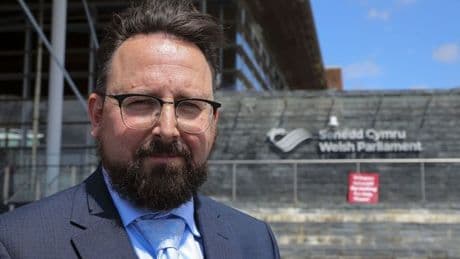 ​Keir Starmer pays tribute as Welsh Labour politician Hefin David dies suddenly
