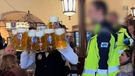 Ausraster im Hofbräuhaus - Kellner verliert das Bier und die Nerven