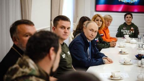 Putin visita Kursk por primera vez desde la expulsión de las tropas ucranianas: construirá un museo sobre los combates
