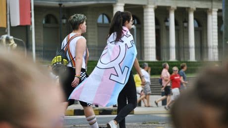 Comment la Russie tente d'effacer les personnes trans (et pourquoi ça n'a pas toujours été le cas)