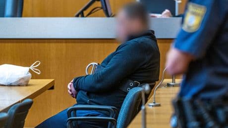 Kriminalität: Totschlag mit 150 Messerstichen - 50-Jähriger in Psychiatrie