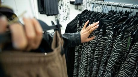 Vêtements neufs : les Français n’ont jamais autant acheté qu’en 2024