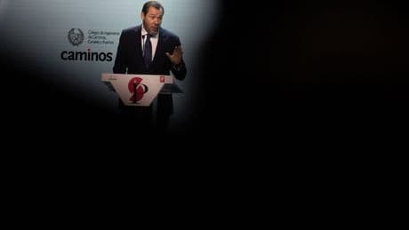 Ryanair amenaza con retrasar sus vuelos en un 20% y culpa a Óscar Puente