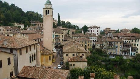 Confrontée à une crise de vocations et à une perte d’influence, l’Eglise italienne s’interroge sur son futur