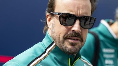 Alonso: "El coche se siente bien, pero esta pista no es nada fácil"