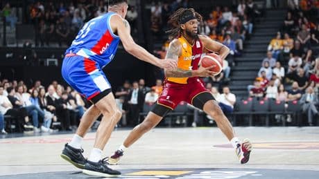 Anadolu Efes, Galatasaray'ı farklı geçti