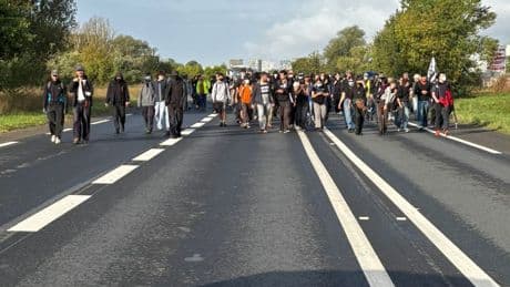 Une centaine de manifestants ont bloqué le périphérique de Nantes