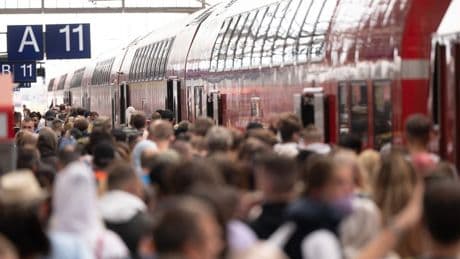 Minister kontra Bahn-Spitze: Bahnchaos mit Ansage