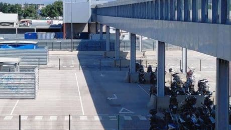Renfe finaliza las obras de la pasarela que conecta Rodalies con la Terminal 2 del aeropuerto de Barcelona-El Prat