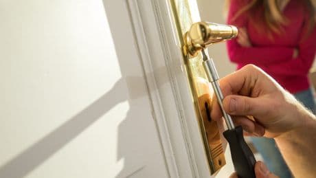 Handwerker-Kosten: Wann der Vermieter Kleinreparaturen bezahlen muss