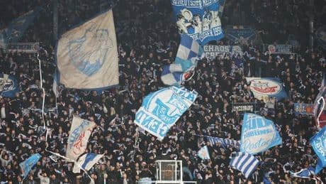 Bahnhof statt Stadion: Volksverhetzung im Zug? Polizei greift bei Fußballfans ein