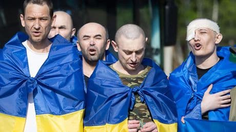 Gruwelijk gemarteld: ’Oekraïense krijgsgevangene gebrandmerkt met Russische strijdkreet’