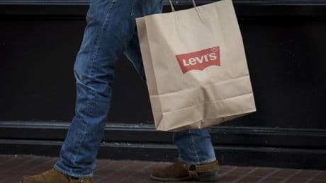 Levi Strauss vende Dockers a Authentic Brands por hasta 348 millones