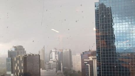 İstanbul'da sabah yağmur yağdı, meteorologlar birbirine girdi