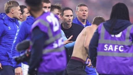 Frank Lampard fumes after being harassed for selfie by pitch invader after last gasp Coventry loss at Sunderland